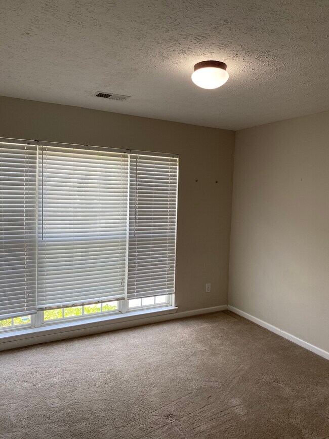 Front bedroom - 709 Warmstone Ct