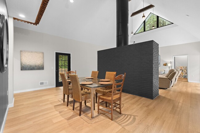 Building Photo - 211 Wendwood Dr