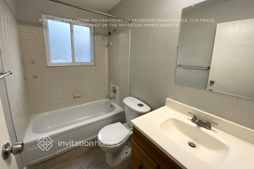 Building Photo - 14953 E Temple Pl