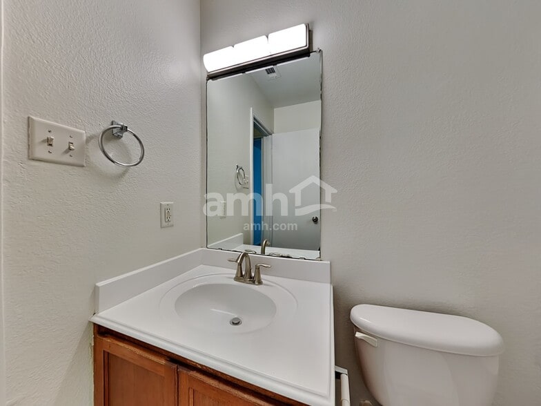 Building Photo - 1966 Courtside Dr