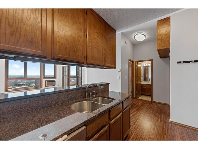 Building Photo - 433 S 7th St