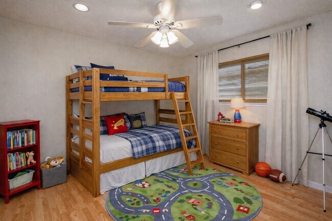 Building Photo - 21106 Park Mt Dr