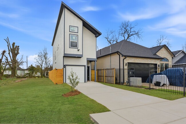 Building Photo - 3320 Francis St