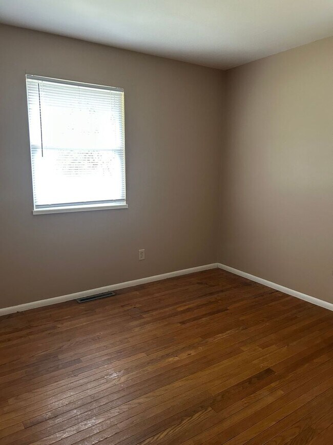 Building Photo - 3710 Hickory Ln