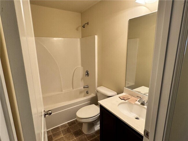 Building Photo - 3405 Castleberry Village Cir