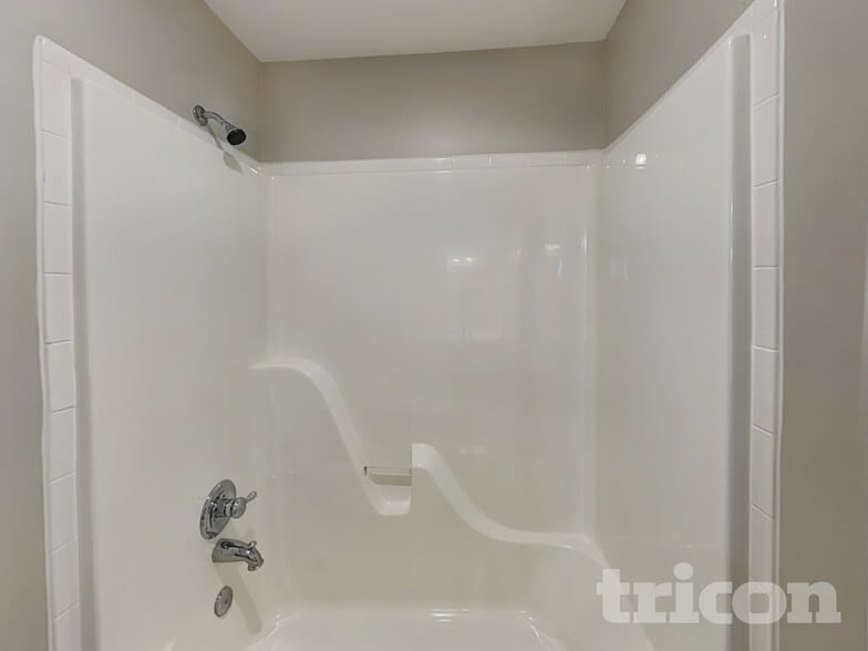 Building Photo - 935 Willow Circle