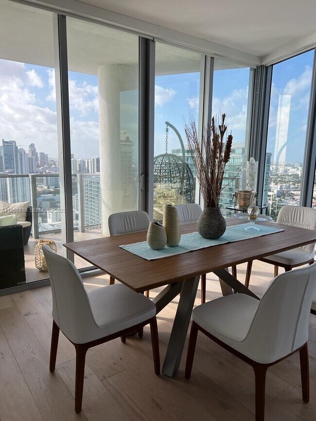 Building Photo - 2900 NE 7th Ave