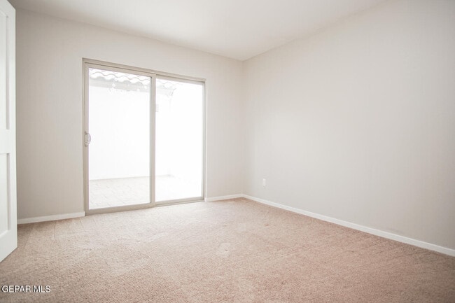 Building Photo - 4200 Camelot Heights Dr