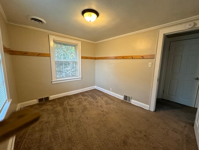 Building Photo - 2509 Erskine Blvd