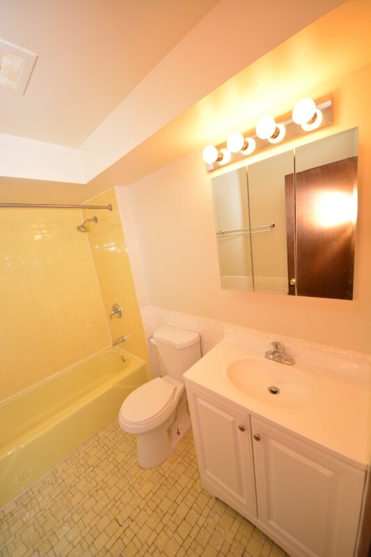 Building Photo - 9422 S 78th Ct