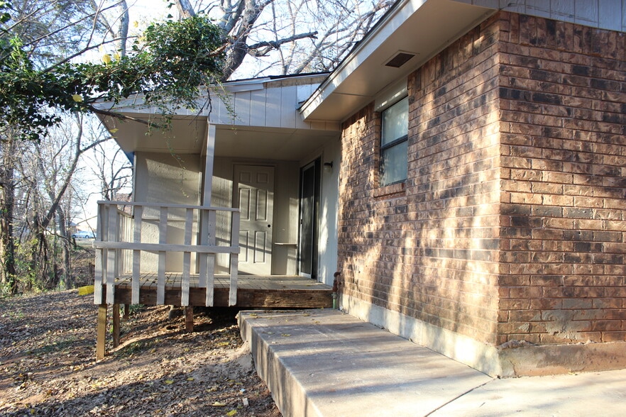 Back Deck - 908 Acacia Cir