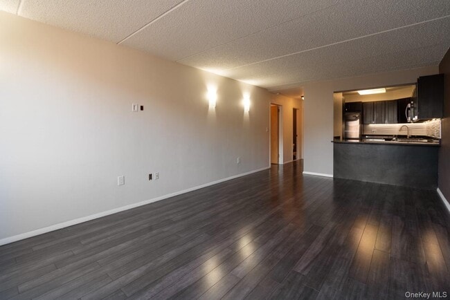 Building Photo - 703 Pelham Rd