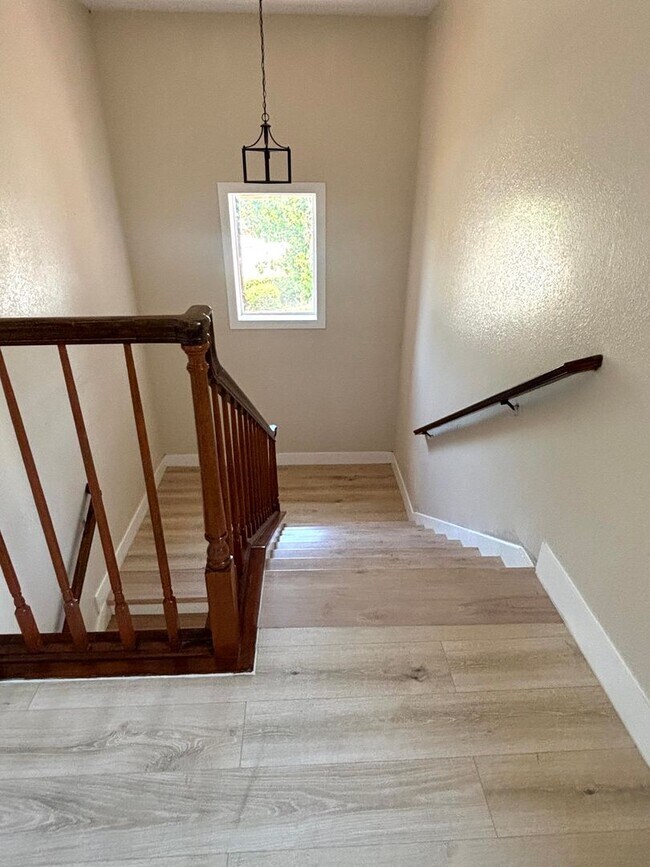 Building Photo - Stylishly Remodeled 2-Bedroom Gem in Redwood City