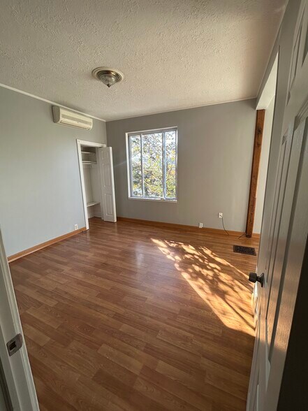 Building Photo - 131 5th St