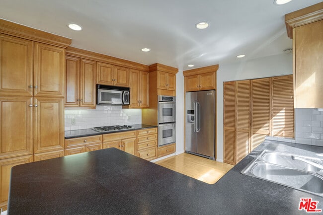 Building Photo - 2038 Malcolm Ave