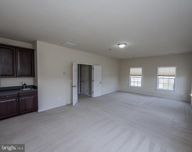 Building Photo - 29 Pathfinder Ct