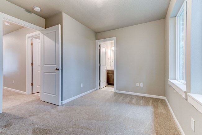 Building Photo - HOLIDAY RENT CONCESSION WITH APPROVED APPL...