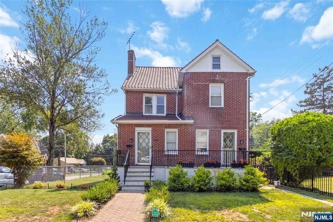 Primary Photo - 106 Park Ave