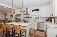 Building Photo - 85 W Thames St