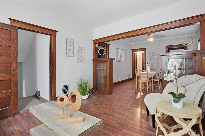 Building Photo - 10 Russell St