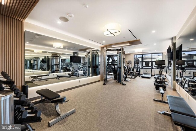 Building Photo - 701 Swann Ave