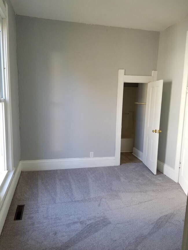 Building Photo - 618 Cottage Ave