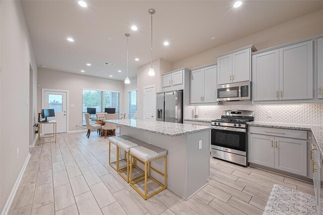 Building Photo - 7031 House Wren Ct