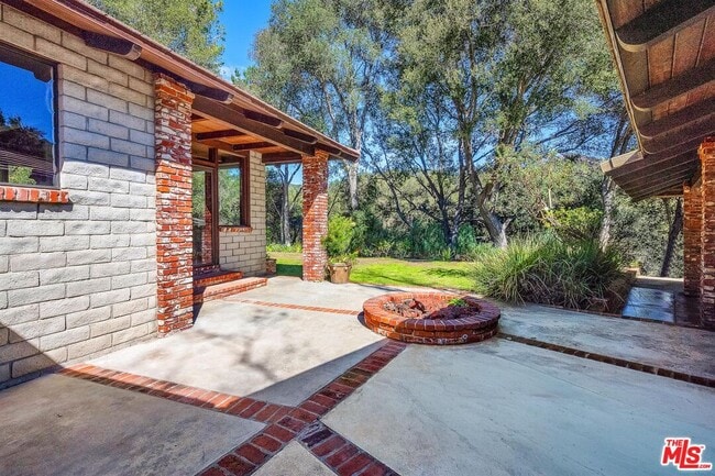 Building Photo - 535 Crater Camp Dr