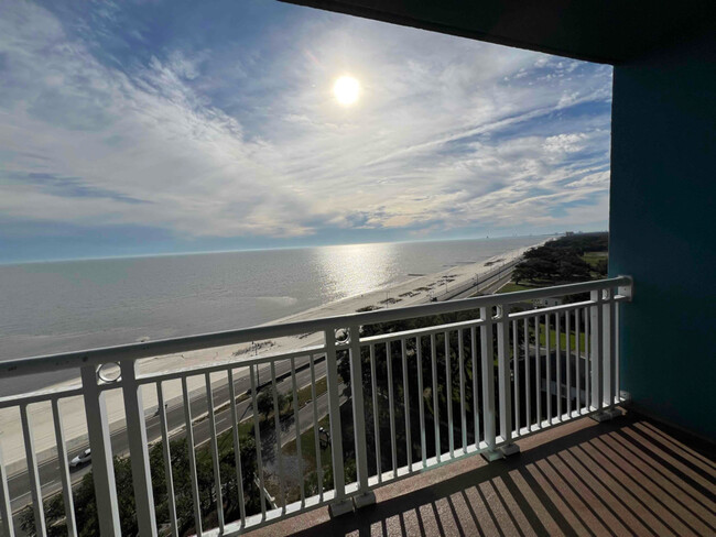 Building Photo - 2228 Beach Dr