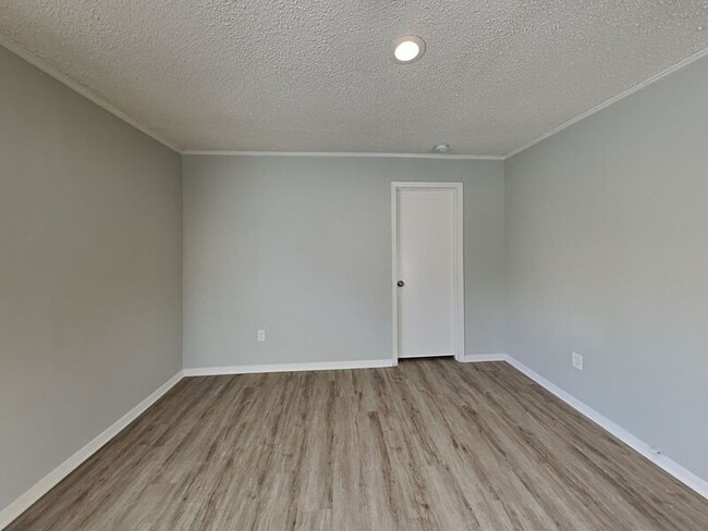 Building Photo - 4725 Dilworth Ct