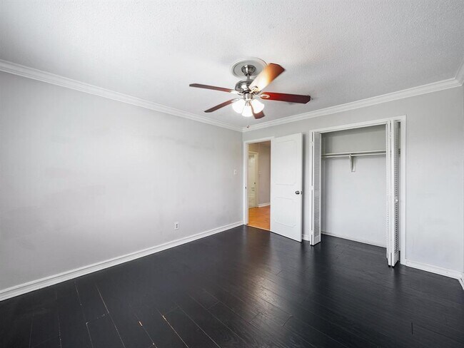 Building Photo - 7700 Creekbend Dr
