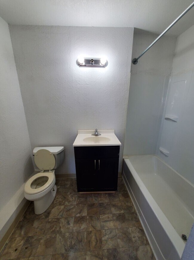 Building Photo - FOR RENT- Large UNIQUE open layout single ...