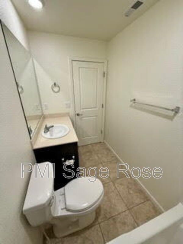 Building Photo - 8932 Coyote Blf Dr