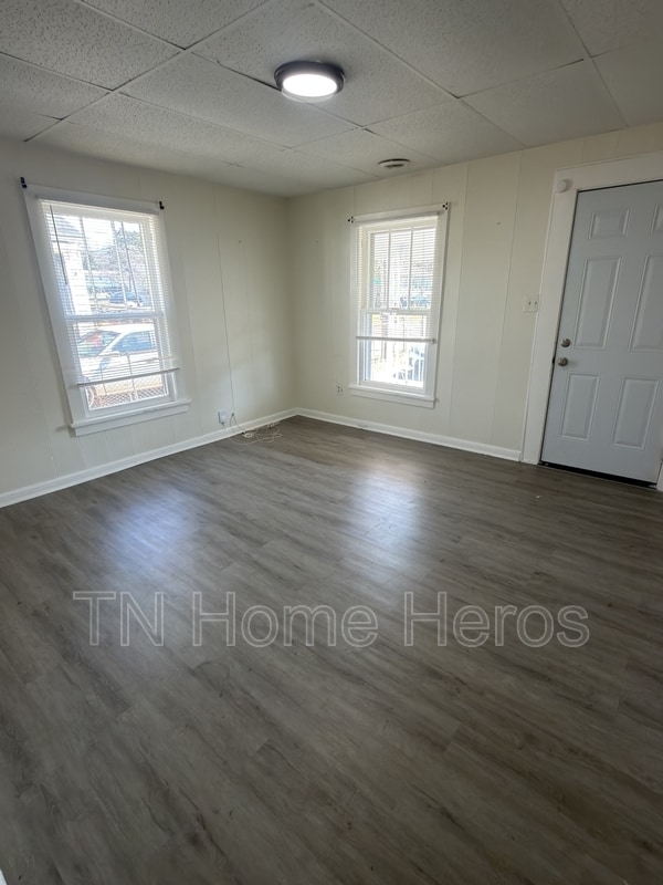 Building Photo - 2427 Seymour Ave