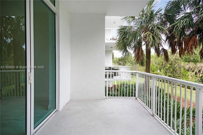 Building Photo - 14951 Royal Oaks Ln