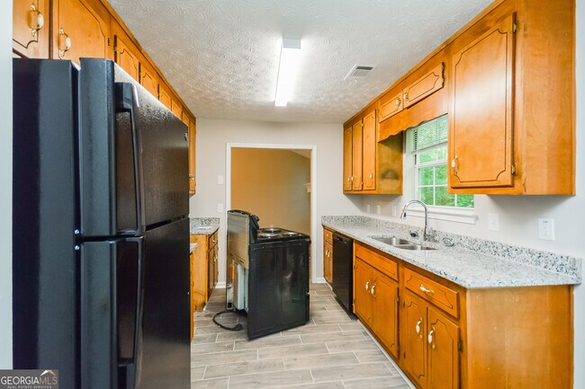 Building Photo - 65 Laurel Ridge Ct