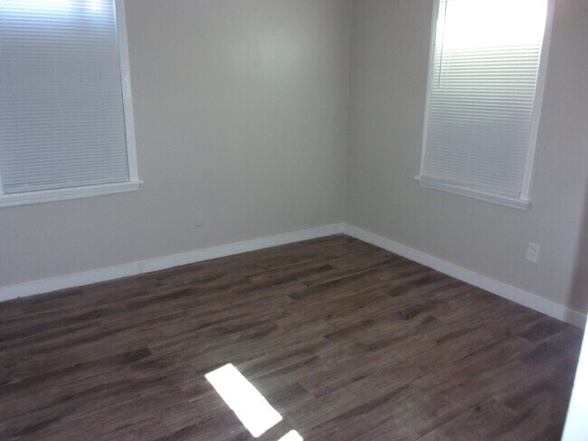 Building Photo - 1290 N McNeil St