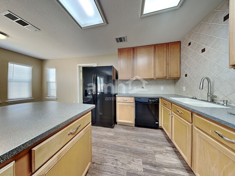 Building Photo - 360 Thicket Ln