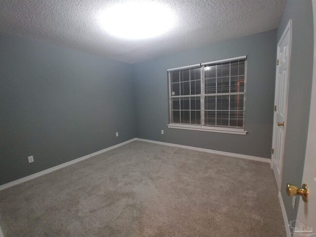 Building Photo - 6024 Yellow Rose Dr