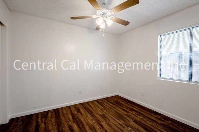 Building Photo - 3 Bedroom/2 Bath Home in the Southwest - $2195 Per Month!