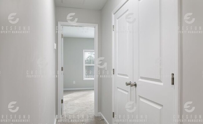 Building Photo - 2 Bedroom, 2 Bath - Like NEW and Available...
