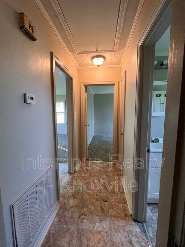 Building Photo - 3116 Sunset Ave