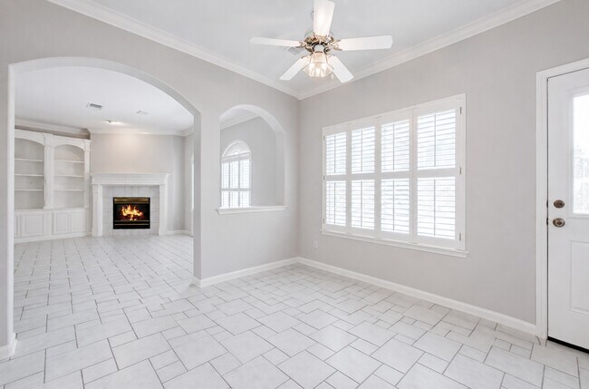Building Photo - 1303 Red Oak Ct