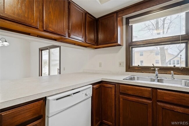 Building Photo - 383 S Ellicott Creek Rd