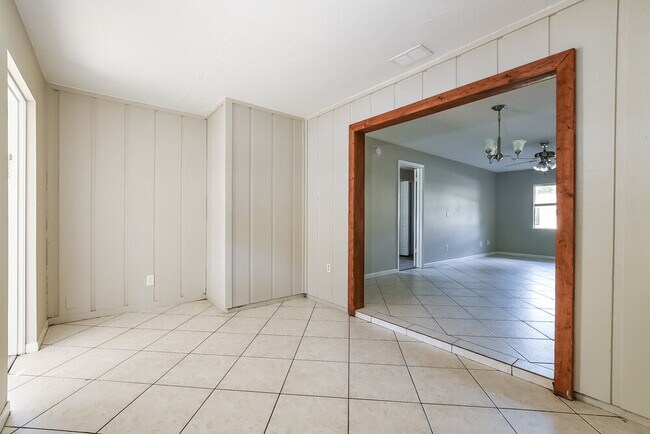 Building Photo - 208 12 League Cir