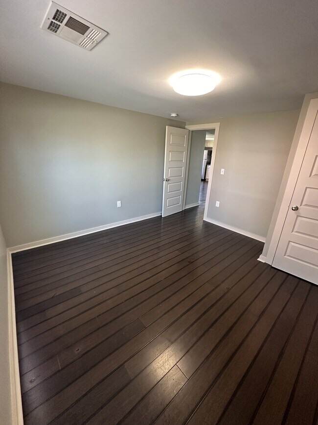 Building Photo - 836 Stewart St