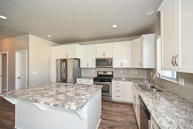 Building Photo - Beautiful Spacious Home in Bluffdale!