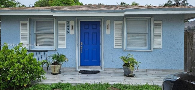 Primary Photo - 3330 NE 5th Ave