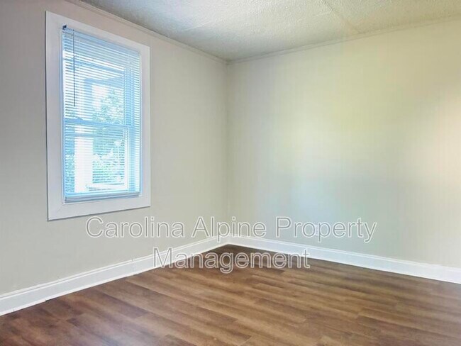 Building Photo - 2341 Arden St