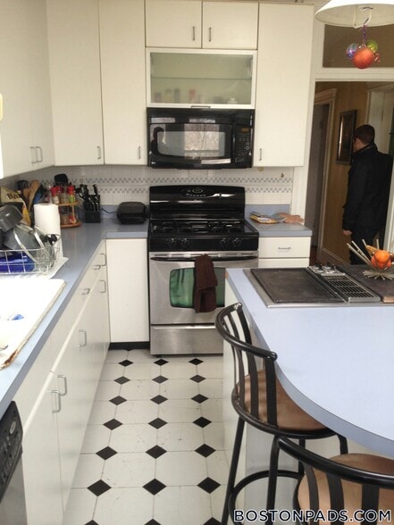 Building Photo - 229 Harvard St